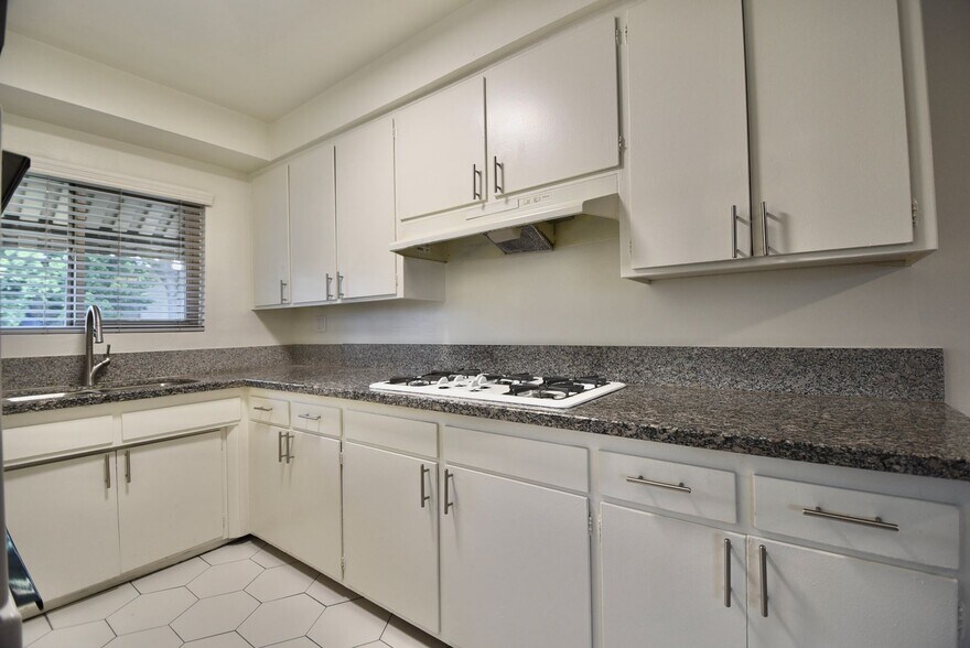 Building Photo - 5455 Bellingham Ave