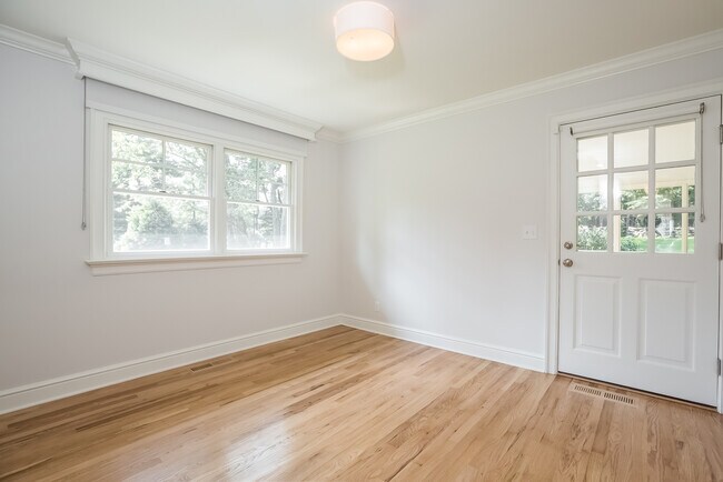 Building Photo - 395 Taconic Rd