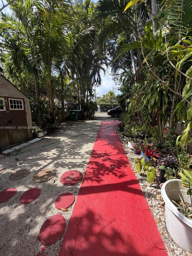 Building Photo - 9770 SW 47th St