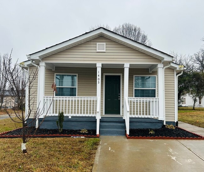 Building Photo - 1405 Leonard Ave