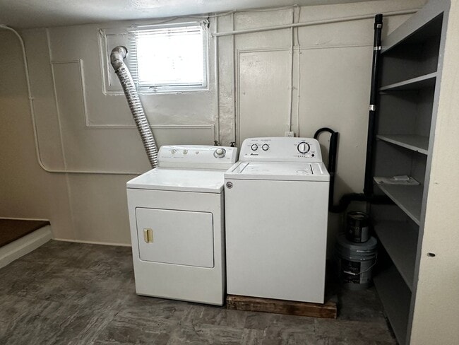 Building Photo - 1809 10th Ave