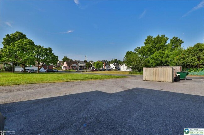 Building Photo - 1660 Main St