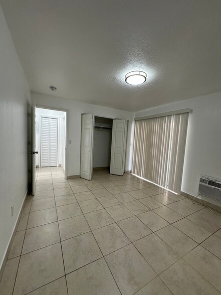 Building Photo - 16120 NE 19th Pl