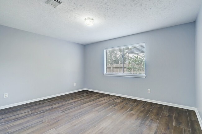 Building Photo - 7403 Manor Bridge Ct