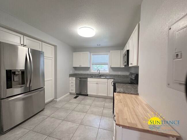 Building Photo - Beautiful 3 Bedroom Home in Fort Walton Beach!