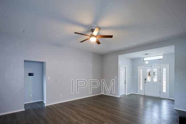 Building Photo - 1813 Lazy Lake Dr