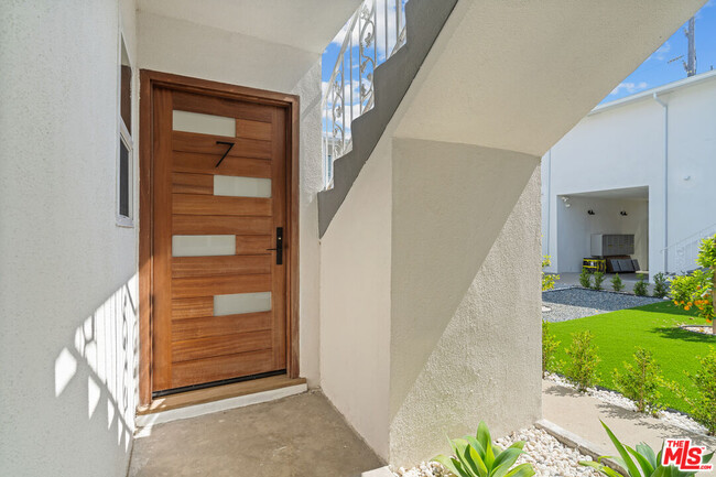 Building Photo - 420 S Sepulveda Blvd