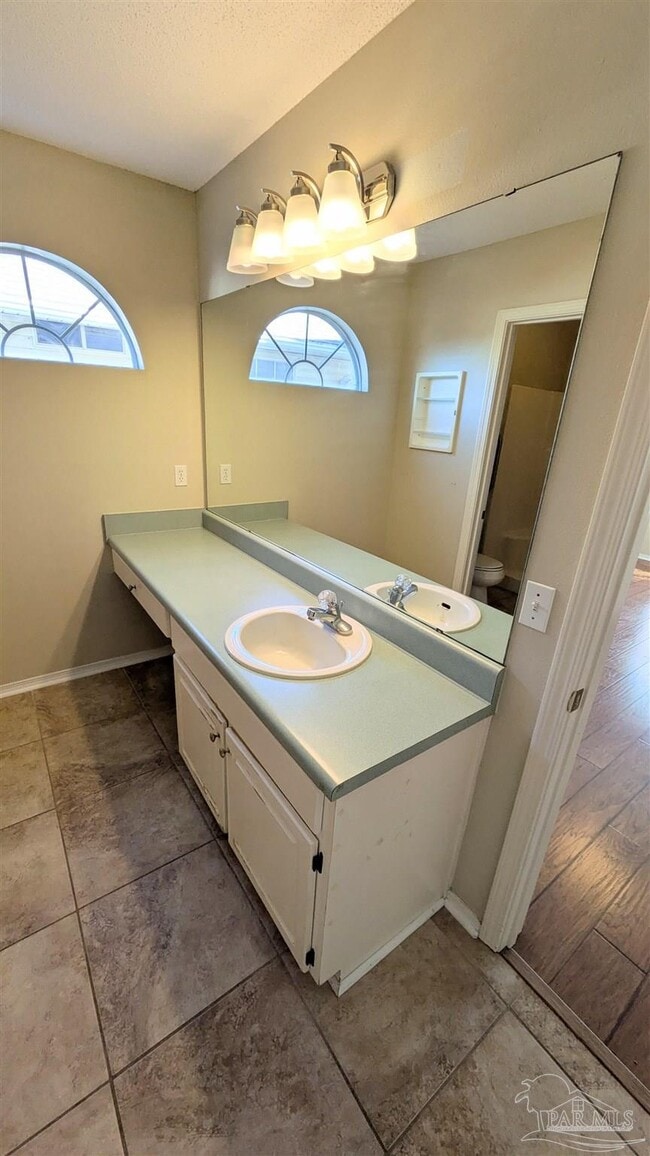 Building Photo - 213 Mirabelle Cir