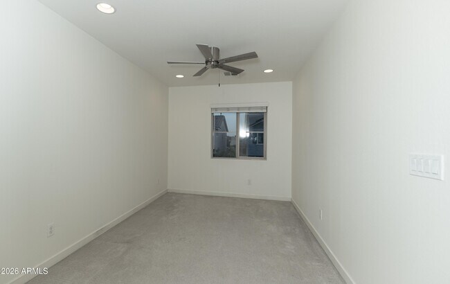 Building Photo - 6018 W Hartford Ct