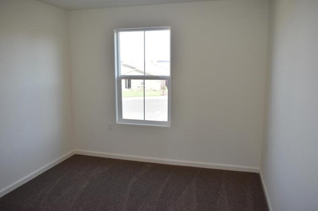 Building Photo - 1316 eagle crest court