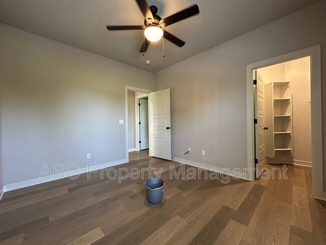 Building Photo - 3205 SW Hillstone Ave