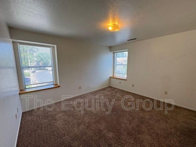 Building Photo - 2408 W Packwood Dr