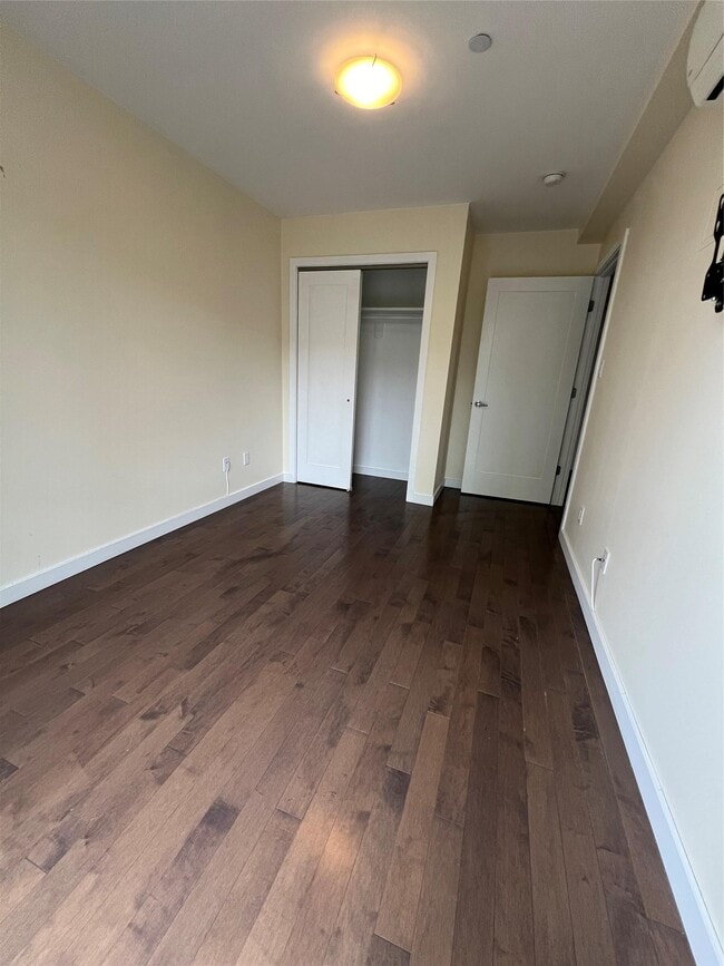 Building Photo - 43-12-43214 214th Pl