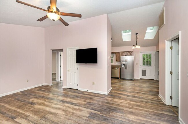 Building Photo - 12401 Wilderness Park Dr