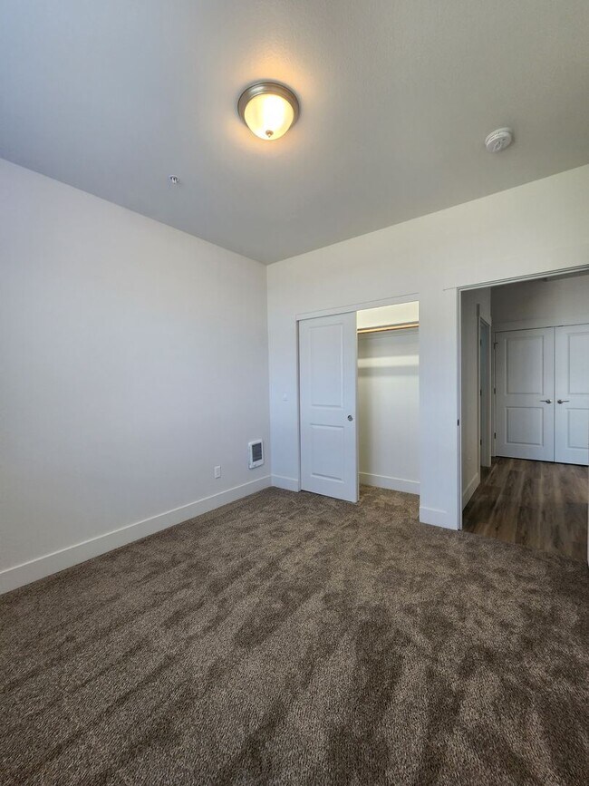 Building Photo - $500 MOVE IN SPECIAL - FREE RENT - Beautiful Brand New Modern Apartment Homes in Keizer