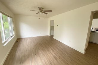 Building Photo - 8707 Holly Dr