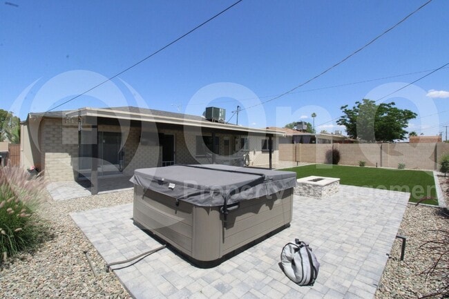 Building Photo - 8033 E Weldon Ave