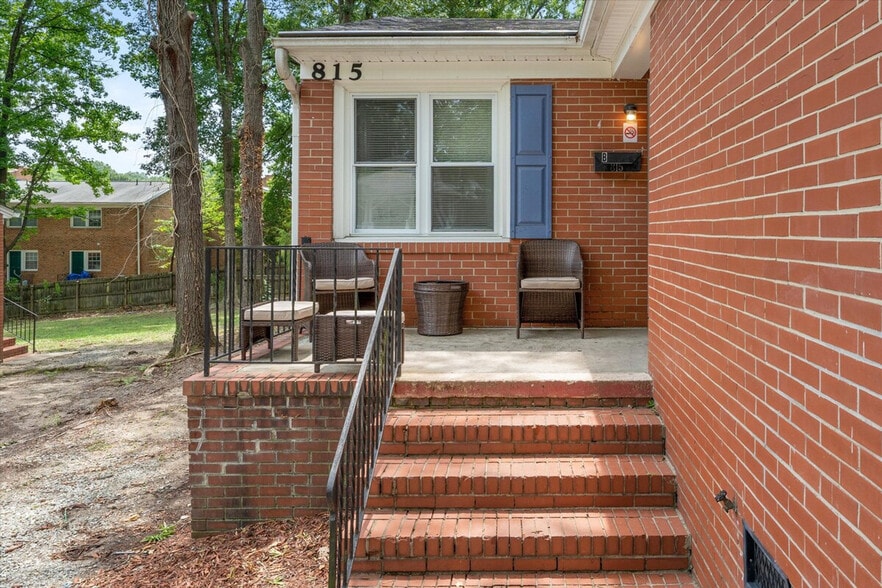 Building Photo - 804 Urban Ave