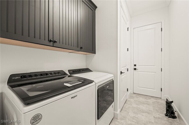 Building Photo - 6992 Saona CT