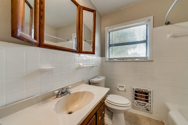 Building Photo - 1440 Moran Dr