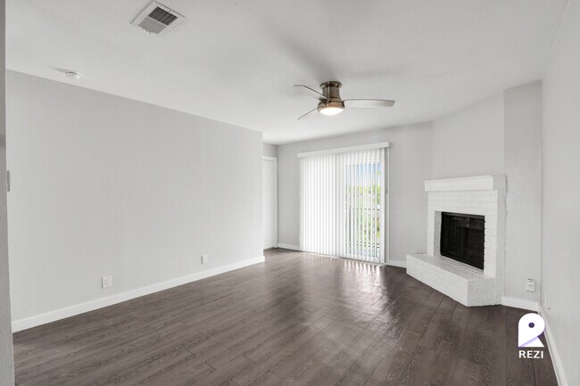 Building Photo - 6812 S Congress Ave