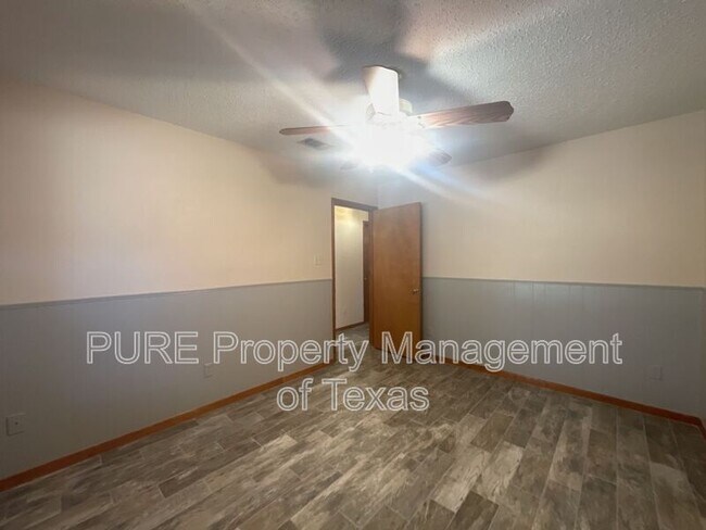 Building Photo - 2004 Walsh Dr