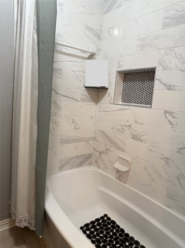 Building Photo - 2902 Arrowhead Dr