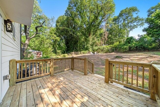 Building Photo - 1415 Almont Dr SW