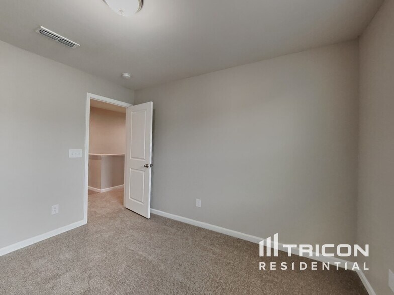 Building Photo - 16 Powder Ct