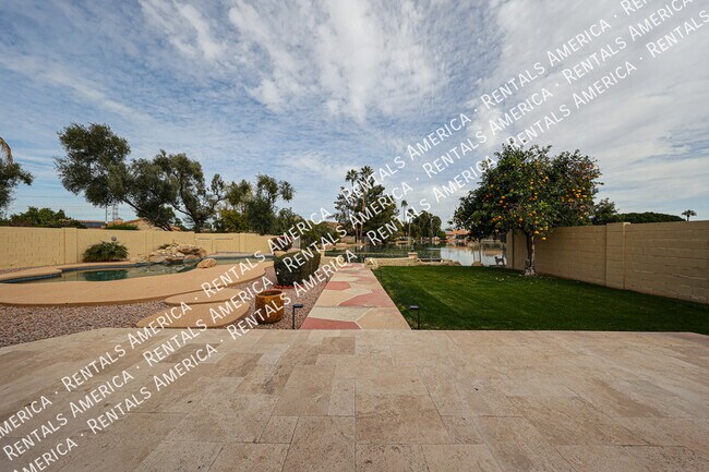 Building Photo - 532 E Stonebridge Dr