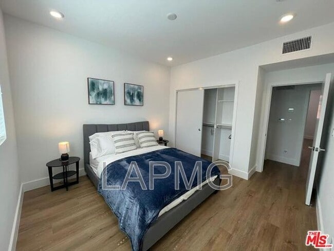 Building Photo - 4637 Laurel Canyon Blvd