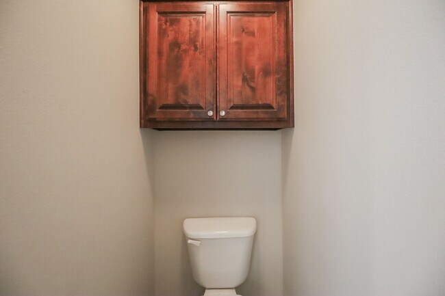 Building Photo - 3 bed | 2 bath in New Tulsa!