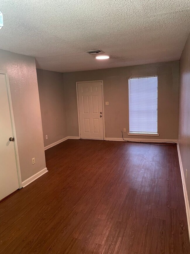 Building Photo - 308 Loire Ave