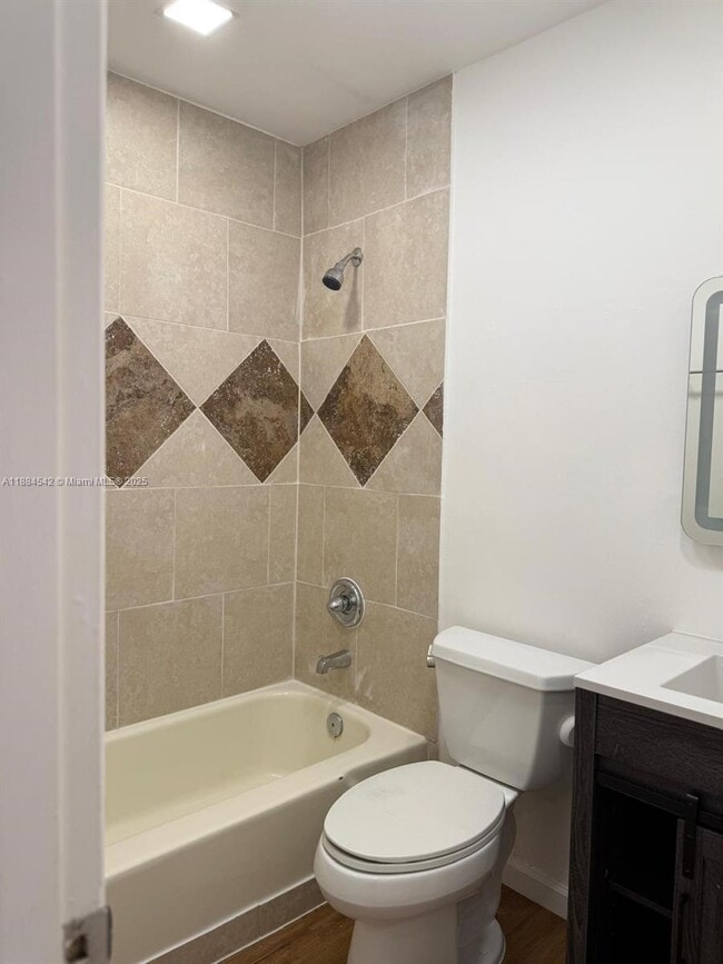 Building Photo - 10794 N Kendall Dr