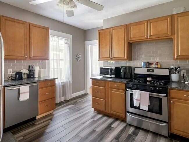 Building Photo - 44 Greenleaf Ave