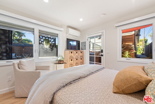 Building Photo - 11314 Homedale St