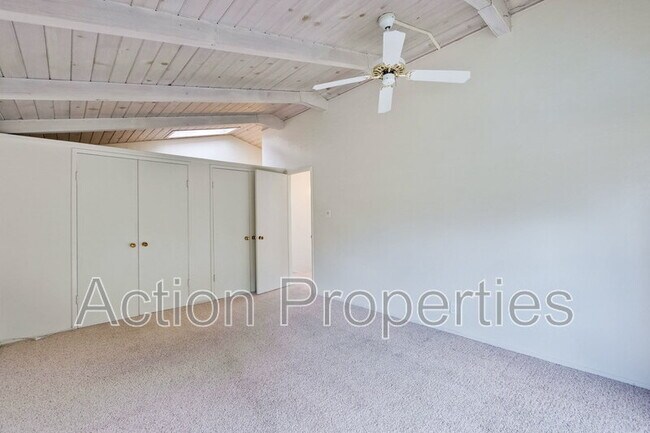 Building Photo - 278 Monroe Dr