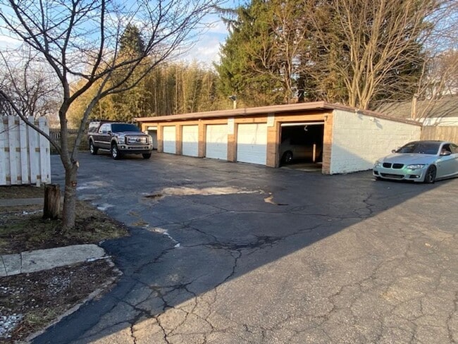 Building Photo - 2 bedroom townhouse