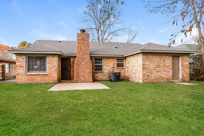 Building Photo - 2999 Morningview Dr