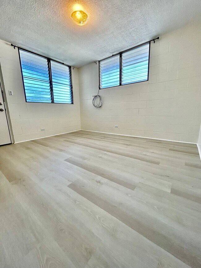 Building Photo - Available on 8/1/25, 620 soft, 2 bedrooms,...