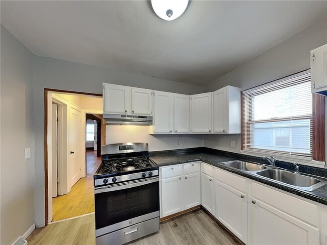 Building Photo - 891 Hazelwood St