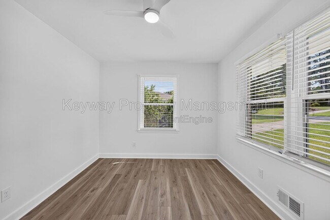 Building Photo - 3007 Stratford Dr