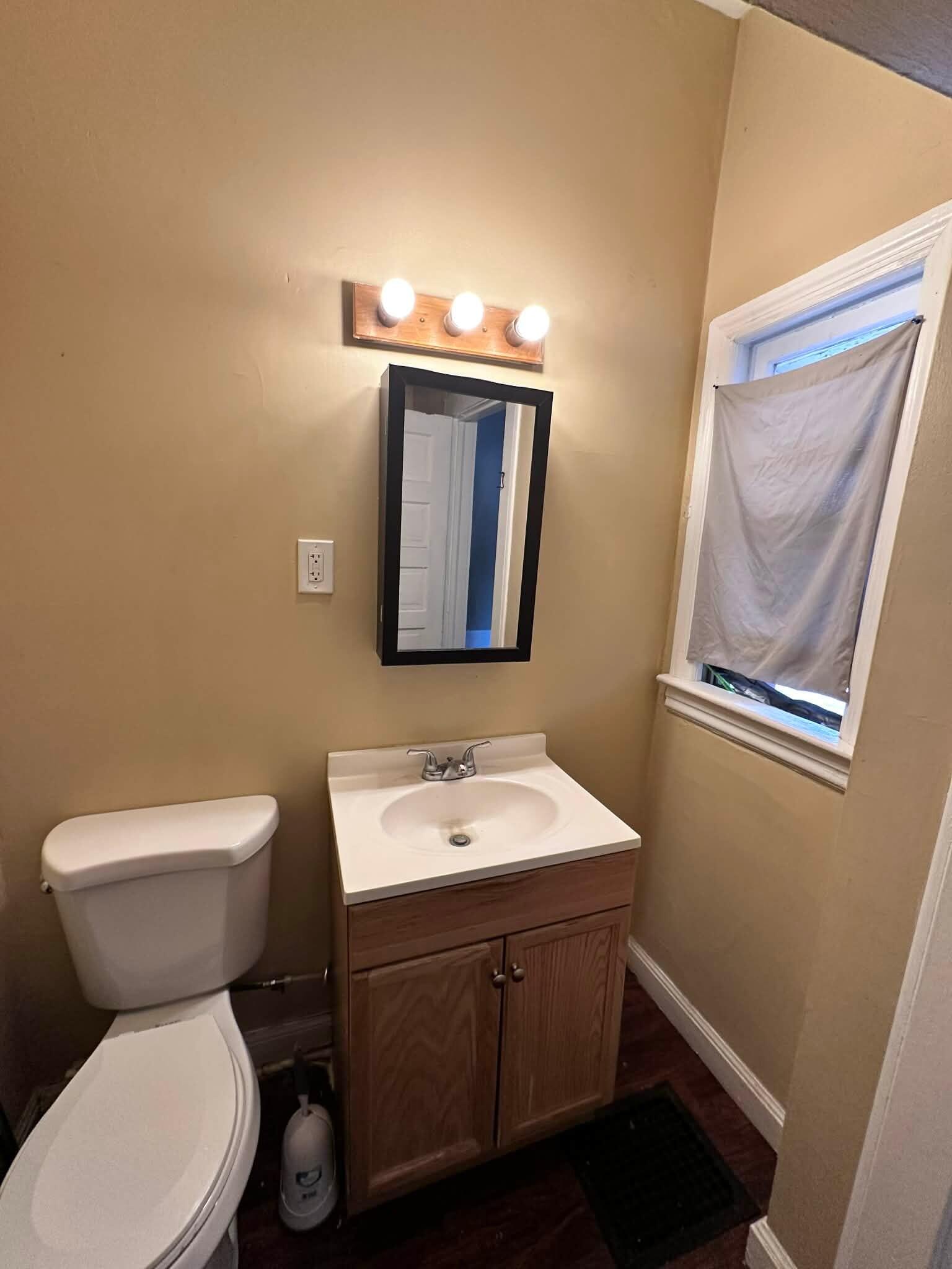 Bathroom - 1018 Haskell Ave