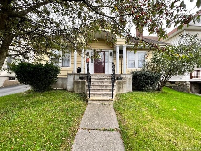 Primary Photo - 65 Monhagen Ave