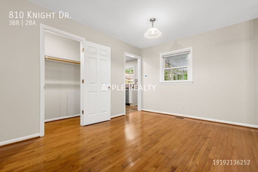 Building Photo - 810 Knight Dr