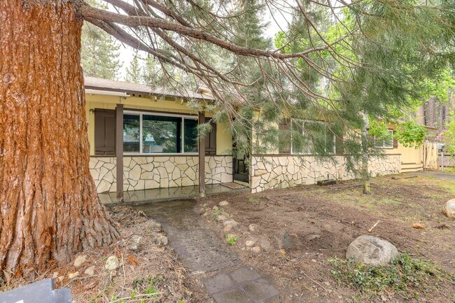 Building Photo - 2708 Armstrong Ave