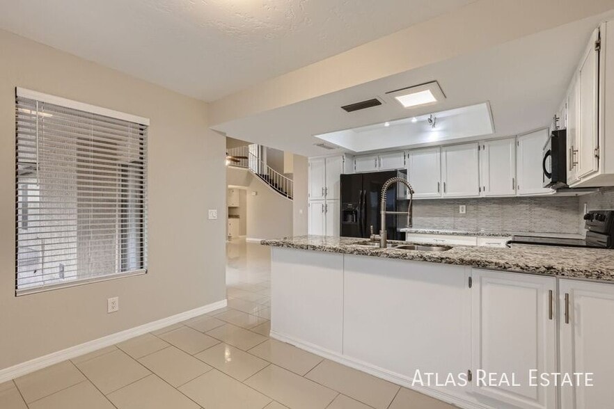 Building Photo - 5337 W Desert Hills Dr