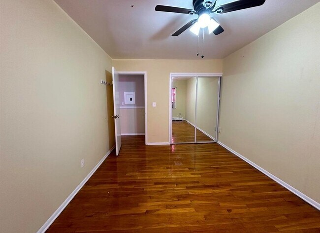 Building Photo - 374 Cator Ave
