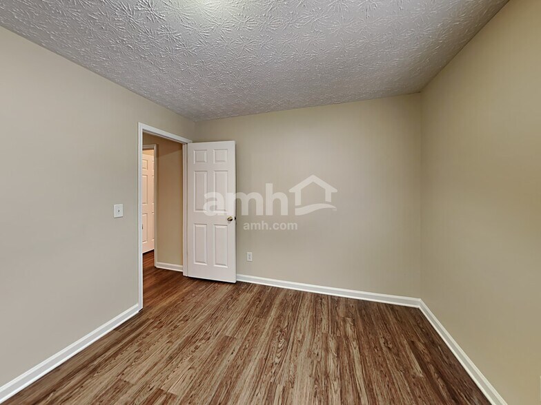 Building Photo - 1137 Baileys Ct