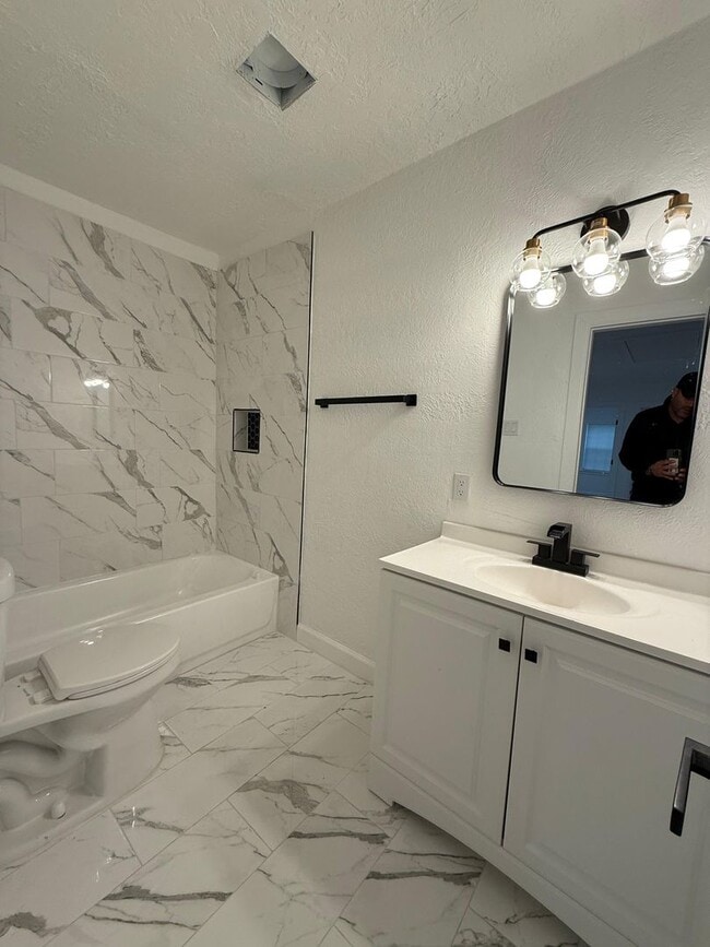 Building Photo - Gorgeous all renovated Home in Houston, TX!.